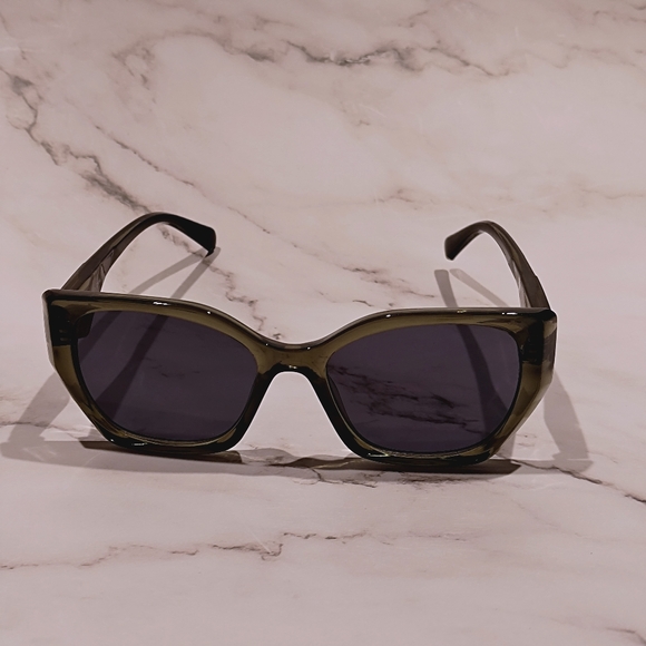 Stylish Black Sunglasses, Brand New - Picture 4 of 6